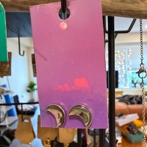 🪡Abalone Moon Earrings 🌸